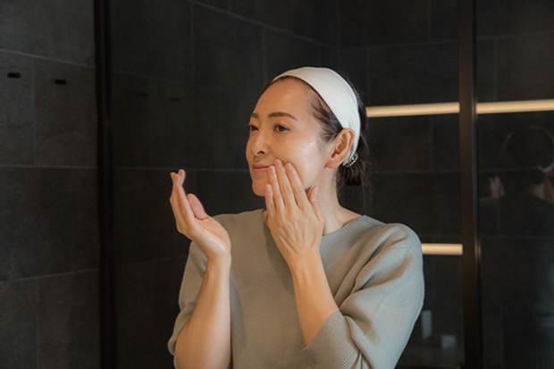 クリームの中から化粧水・美容液が現れる新技術!
